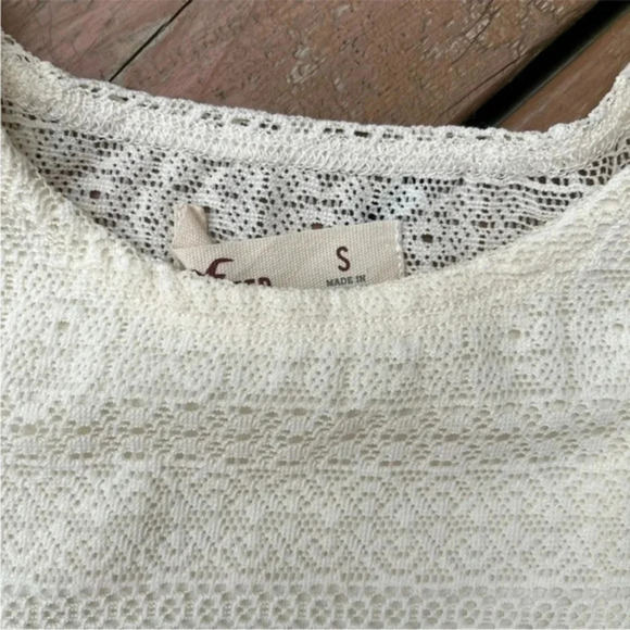 New Hollister Y2K Creme Lace Semi Sheer Crop Top - Picture 4 of 7
